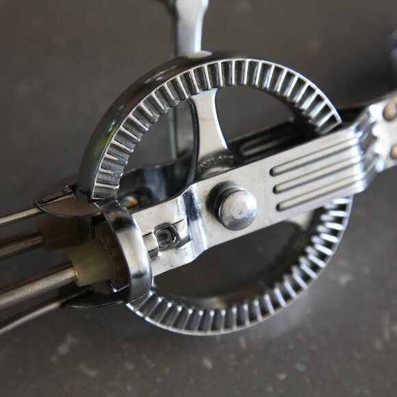 Antique Hand Mixer (Made in England) - Picture 6 of 7